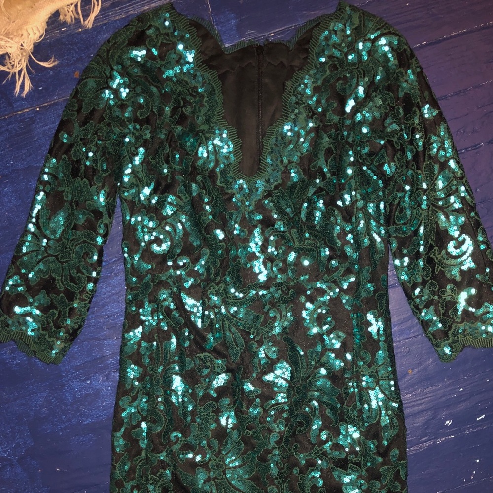 NWOT Tadashi Shoji Sequin Dress Sz 10 Long sleeve
